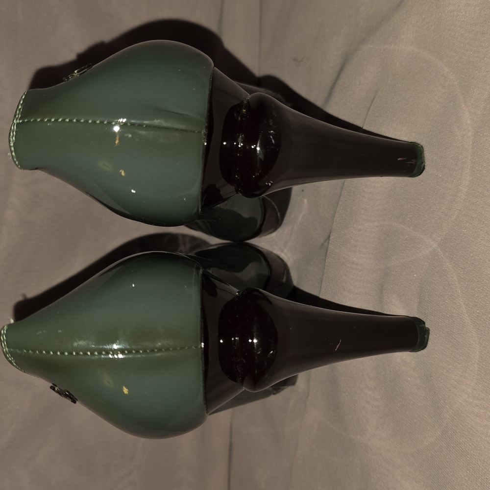 CHANEL Grey and Burgundy / Brown Patent Leather Cap-Toe Heels - Picture 4 of 9
